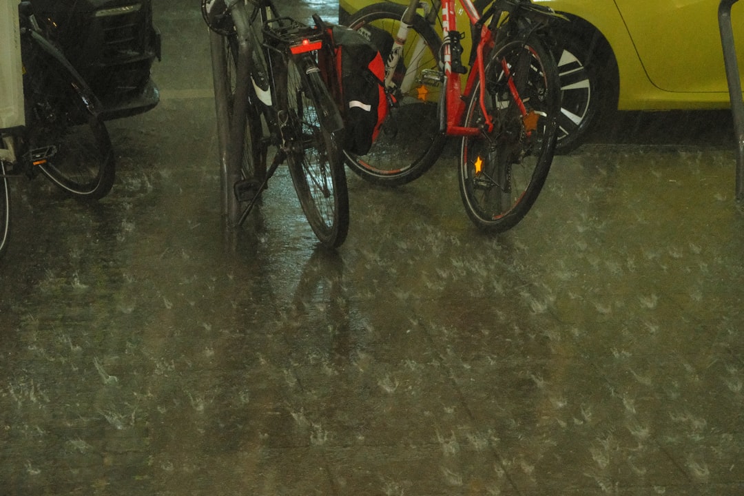 Konserwacja roweru MTB po deszczu: ochrona komponentów przed korozją