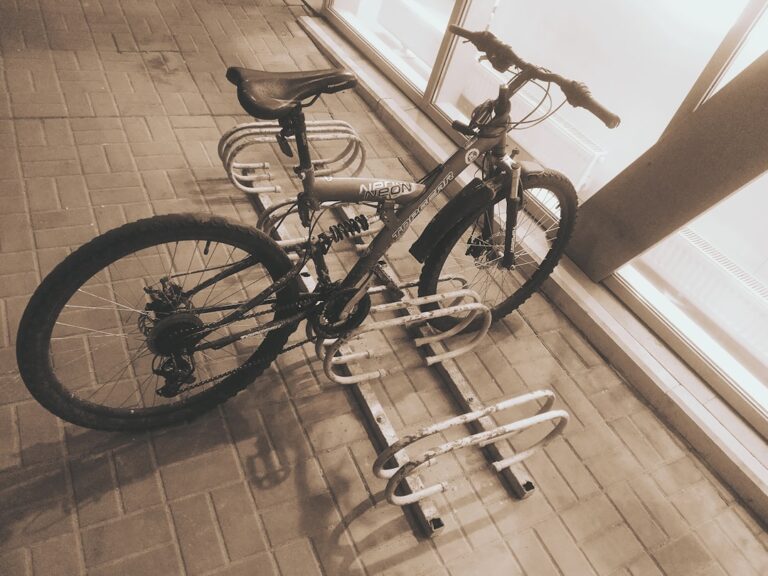 Wyścigi enduro w Polsce dla początkujących – trasy, sprzęt i przygotowanie