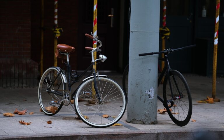 Enduro dla kobiet w górach: dobór trasy i sprzętu do sylwetki