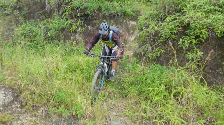 Zawody rowerowe MTB w górach – przygotowanie do wymagających tras